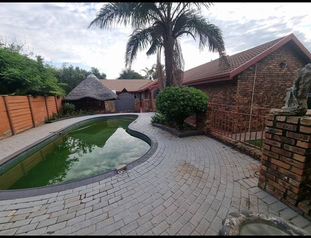 5 BEDROOM FREEHOLD FOR SALE IN THE REEDS